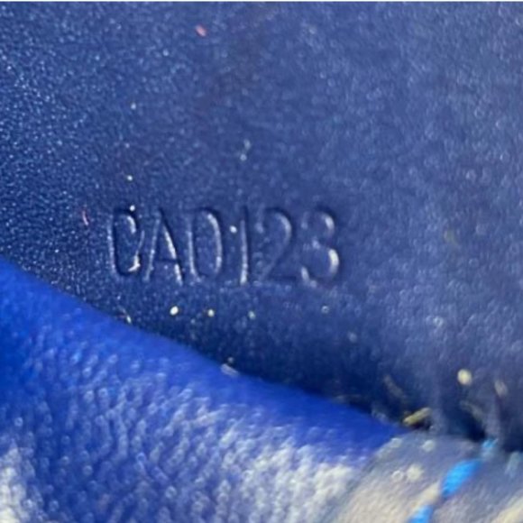 AUTHENTIC LV ZIPPY IKAT WALLET- VERNIS (PRELOVED) - Picture 11 of 12